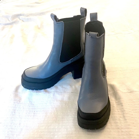 Intentionally Blank Momo platform lugged boots in Sky - Picture 2 of 9